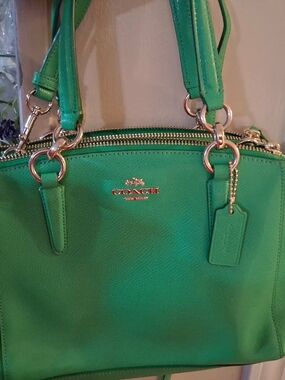 Coach Emerald Green Leather Shoulder Small/mediu Bag Cossbody with Gold Hardware